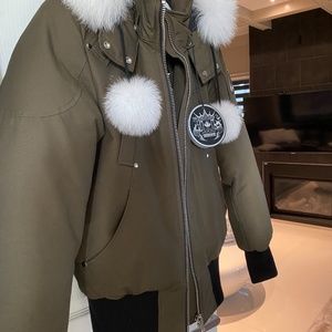 Authentic Moose Knuckles bomber M in ladies